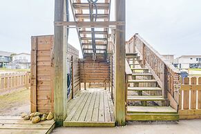 Near Surfside Jetty County Park: Home w/ Deck!