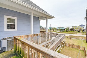 Near Surfside Jetty County Park: Home w/ Deck!