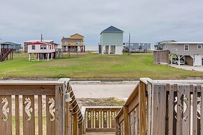 Near Surfside Jetty County Park: Home w/ Deck!