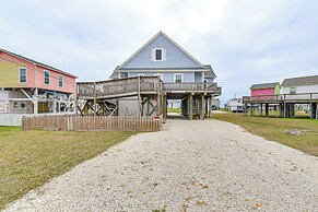 Near Surfside Jetty County Park: Home w/ Deck!