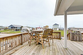 Near Surfside Jetty County Park: Home w/ Deck!