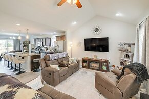 1 Mi to Colonial Beach Boardwalk: Home w/ Fire Pit