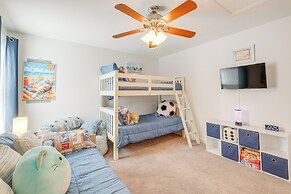 1 Mi to Colonial Beach Boardwalk: Home w/ Fire Pit