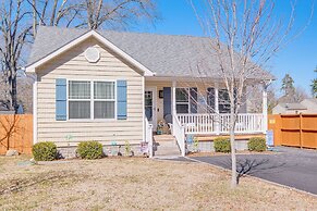 1 Mi to Colonial Beach Boardwalk: Home w/ Fire Pit