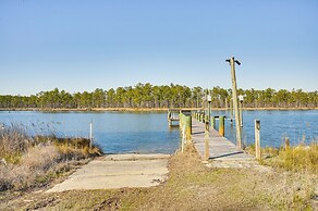 Boat Dock & Ramp: Upwind Acres Guesthouse!