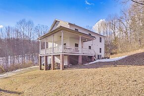 Family Home w/ Game Room & Decks in Etlan!