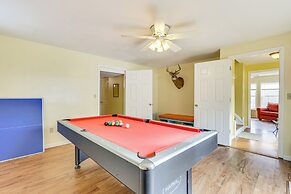 Family Home w/ Game Room & Decks in Etlan!