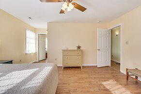 Family Home w/ Game Room & Decks in Etlan!