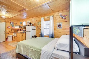 8 Mi to Tellico Plains: House & Cabin Near Trails!