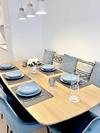 Spacious Bright Apartment Steps From the Beach i