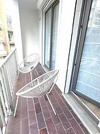 Spacious Bright Apartment Steps From the Beach i