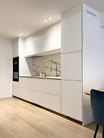 Spacious Bright Apartment Steps From the Beach i