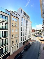 Spacious Bright Apartment Steps From the Beach i