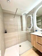 Spacious Bright Apartment Steps From the Beach i