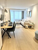 Spacious Bright Apartment Steps From the Beach i