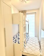 Spacious Bright Apartment Steps From the Beach i