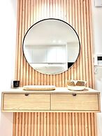 Spacious Bright Apartment Steps From the Beach i