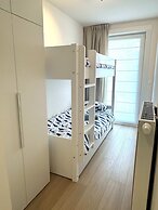 Spacious Bright Apartment Steps From the Beach i