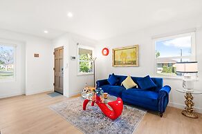 Cozy Stylish Home Spacious Fully Equipped Stay