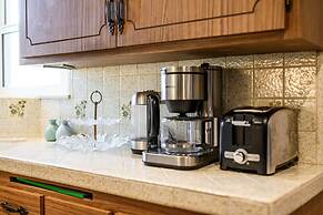 Cozy Stylish Home Spacious Fully Equipped Stay