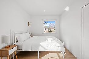 Cozy Stylish Home Spacious Fully Equipped Stay