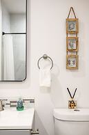 Cozy Stylish Home Spacious Fully Equipped Stay