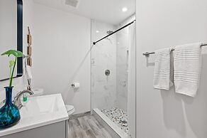 Cozy Stylish Home Spacious Fully Equipped Stay