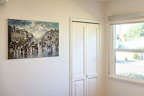 Cozy Stylish Home Spacious Fully Equipped Stay