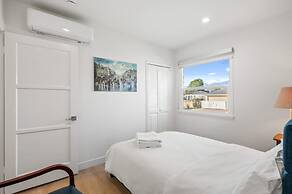 Cozy Stylish Home Spacious Fully Equipped Stay