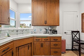 Cozy Stylish Home Spacious Fully Equipped Stay