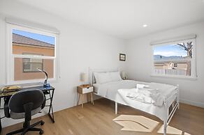 Cozy Stylish Home Spacious Fully Equipped Stay