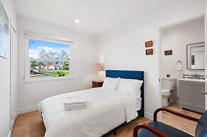 Cozy Stylish Home Spacious Fully Equipped Stay