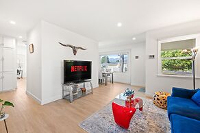 Cozy Stylish Home Spacious Fully Equipped Stay