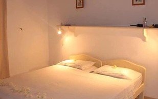 Residence With 6 Seafront Bungalows and Swimming