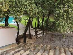 Villa in an Idyllic and Relaxing Setting Near Orange