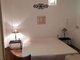 Villa in an Idyllic and Relaxing Setting Near Orange