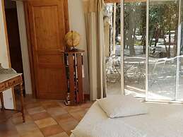 Villa in an Idyllic and Relaxing Setting Near Orange