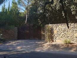 Villa in an Idyllic and Relaxing Setting Near Orange