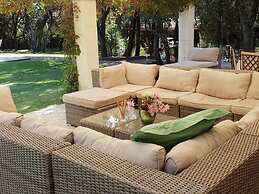 Villa in an Idyllic and Relaxing Setting Near Orange