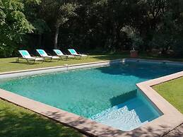 Villa in an Idyllic and Relaxing Setting Near Orange