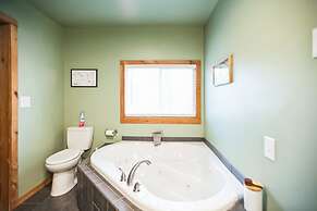 Hillside Hideaway 2 Bedroom Cabin