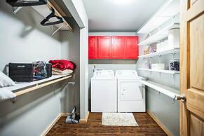 Hillside Hideaway 2 Bedroom Cabin