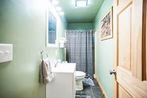 Hillside Hideaway 2 Bedroom Cabin