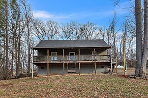 Hillside Hideaway 2 Bedroom Cabin