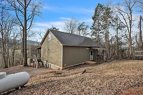 Hillside Hideaway 2 Bedroom Cabin