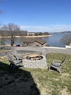 Beautiful Lakeview Chateau With Stunning Views 3 Bedroom Home