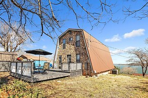 Beautiful Lakeview Chateau With Stunning Views 3 Bedroom Home
