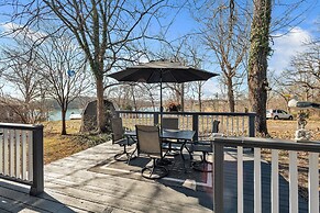 Beautiful Lakeview Chateau With Stunning Views 3 Bedroom Home