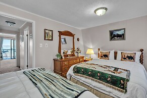 Beautiful Lakeview Chateau With Stunning Views 3 Bedroom Home
