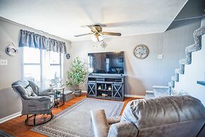 Beautiful Lakeview Chateau With Stunning Views 3 Bedroom Home